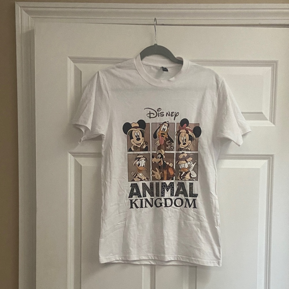 🧡 Women’s Disney Animal Kingdom short sleeve t-shirt